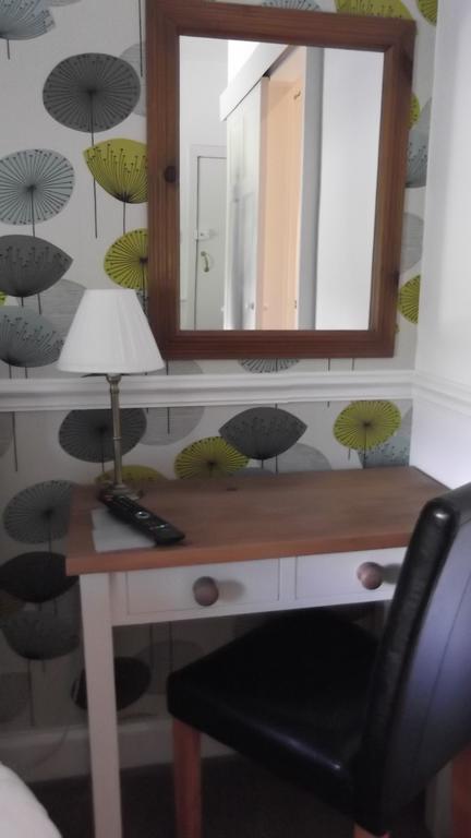 אולברסטון Lyndhurst Guest House מראה חיצוני תמונה