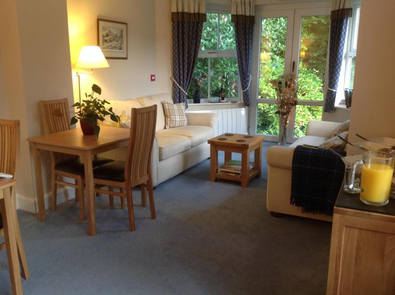 אולברסטון Lyndhurst Guest House מראה חיצוני תמונה